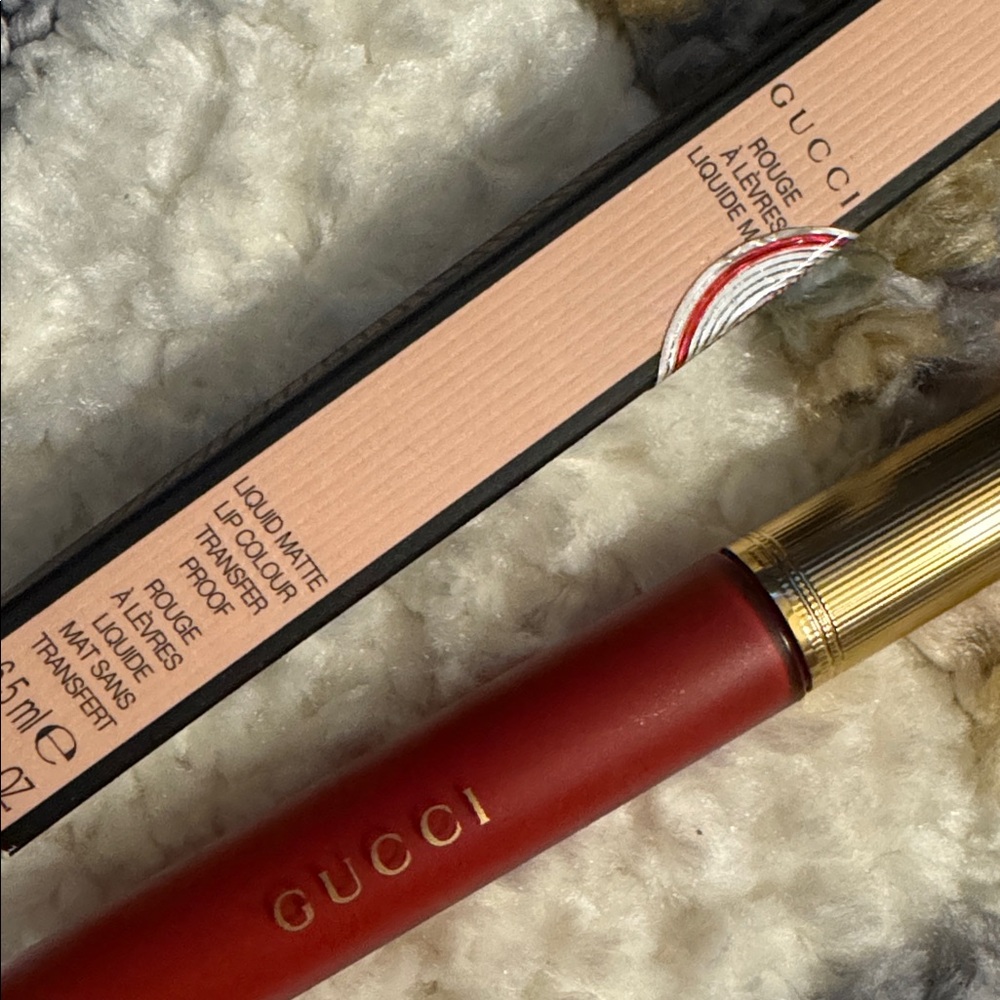 Gucci Liquid Matte Lip Color - Goldie Red - Picture 9 of 13
